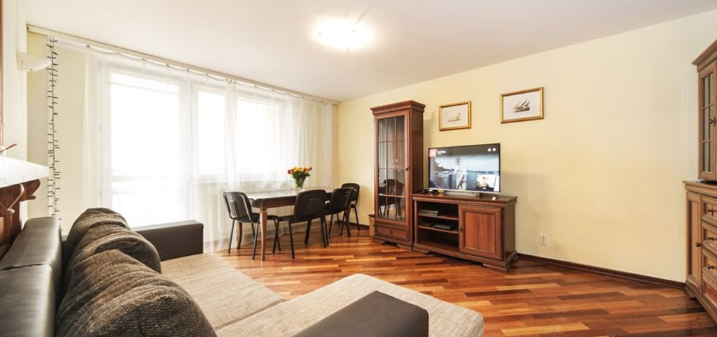 zdjęcie przedstawia salon w apartamencie do sprzedaży w Warszawie