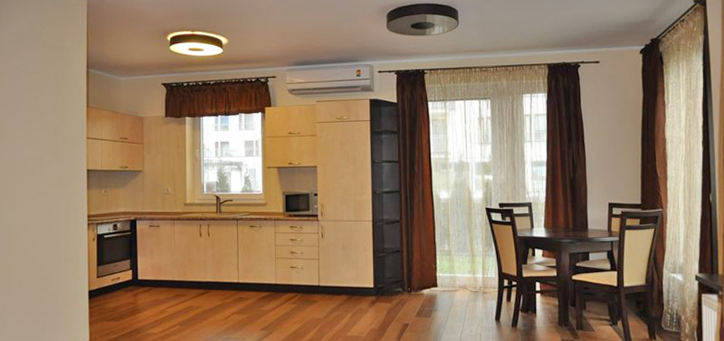 zdjęcie przedstawia nowoczesny aneks kuchenny w apartamencie do sprzedaży w Toruniu