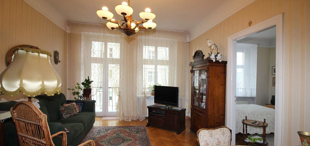 zdjęcie prezentuje luksusowe wnętrze salonu w ekskluzywnym apartamencie do sprzedaży w Łodzi